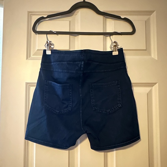 Halara Flex™ High Waisted Back Pocket
Stretchy Knit Denim Casual Shorts 3" L - Picture 7 of 8